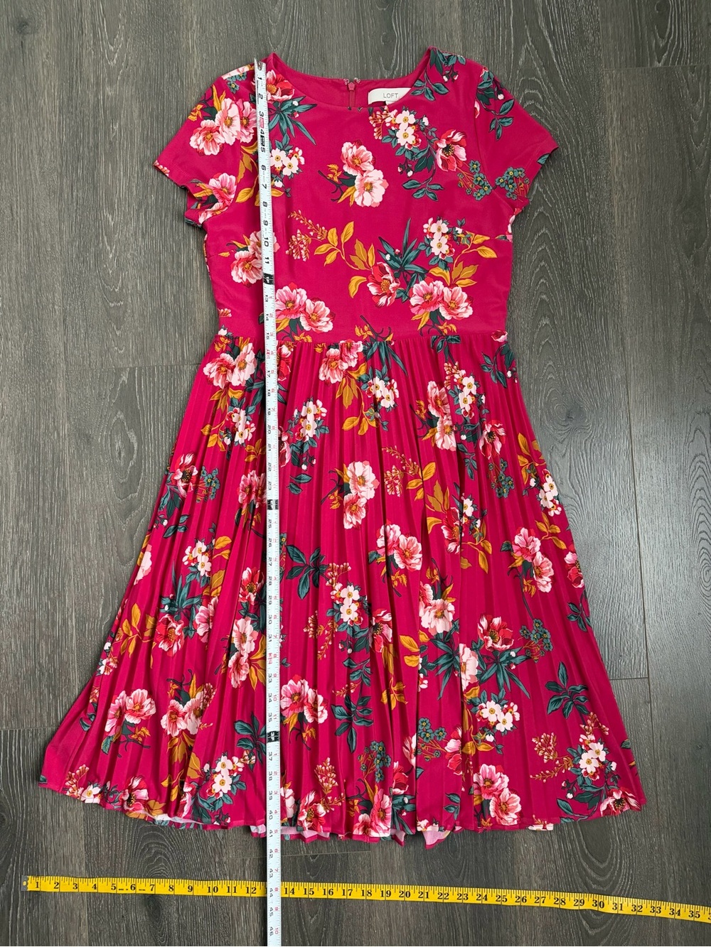 LOFT Fuchsia Floral Fit-and-Flare pleated Midi Dress Flare Wedding Guest Size 8P - Picture 4 of 7